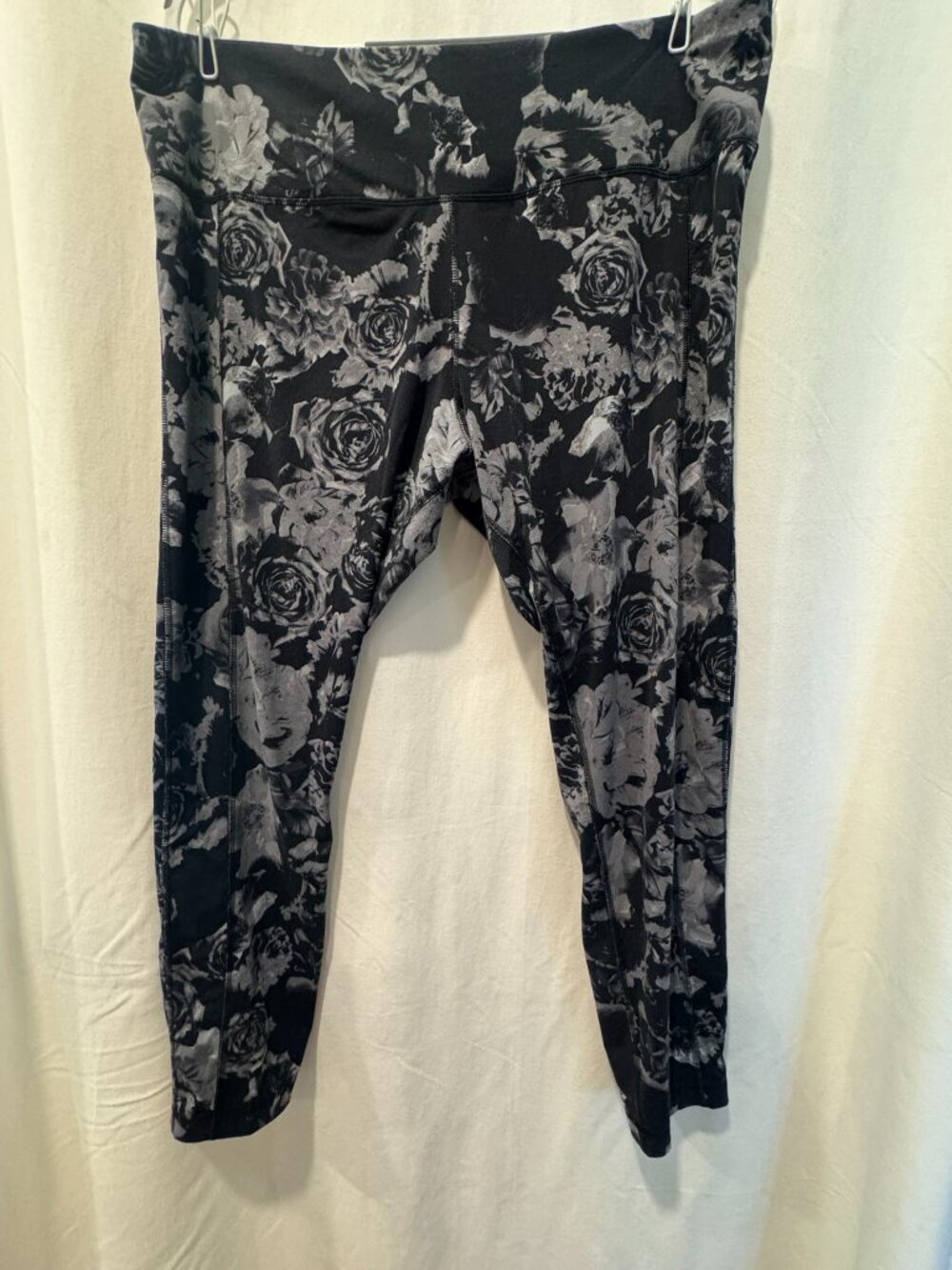 Soma Sport Black & Gray Floral Print Leggings, Size XL